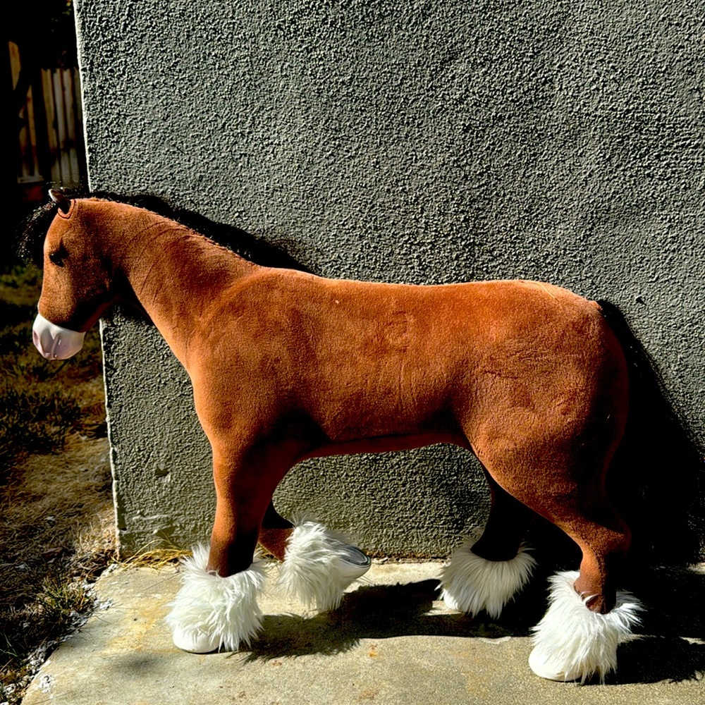 American Girl Retired Horse.  Chestnut Color, black hair.  Body velvet.